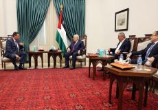 الرئيس محمود عباس يلتقي بالمبعوث الروسي في رام الله