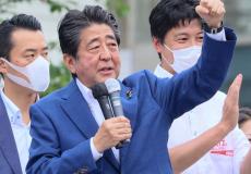 رئيس الوزراء السابق شينزو آبي