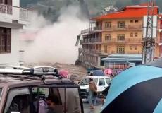 انهيار فندق في باكستان بسبب السيول