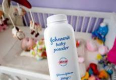 "الغذاء والدواء" ترد على قرار "جونسون آند جونسون" بوقف بيع بودرة "التلك"