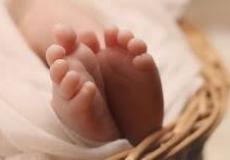 طفل حديث الولادة