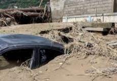 إنقاذ سيدة قبل إبتلاع المياه لسيارتها في أمريكا