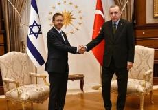 الرئيس  الاسرائيلي يتسحاق هرتسوغ مع نظيره الرئيس التركي رجب طيب اوردوغان