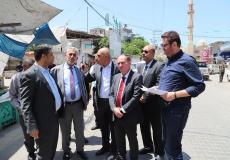 غزة: وزير الحكم المحلي يزور جباليا ويطّلع على أعمال إعادة تأهيل شارع القدس
