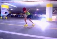 فتاة هندية تدخل غينيس التزلج تحت 20 سيارة في وقت قياسي