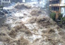 فيضان مفاجئ فوق شلال شمالي سلطنة عمان