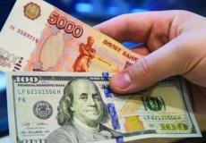 الروبل الروسي ينخفض أمام الدولار لأقل مستوى في 3 أسابيع