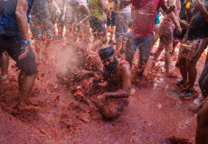 انطلاق مهرجان الطماطم السنوي في إسبانيا