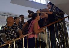 لبنانيون يقتحمون مقر وزارة العدل