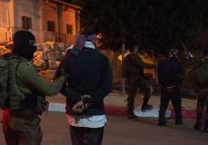قوات الاحتلال تعتقل مواطنًا فلسطينيًا - ارشيف