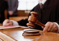 الكشف عن فتاة سمم عائلتها بمبيد الصراصير عام 2004