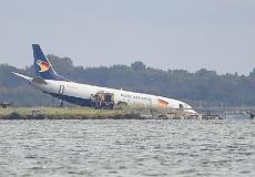 انحراف طائرة يتسبب في توقف مطار فرنسي عن العمل