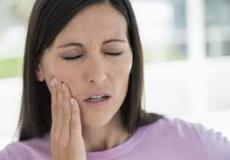 تعاني النساء الحوامل من أمراض الأسنان.. ما السبب؟