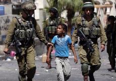 قوات الاحتلال تعتقل طفلا فلسطينيا - ارشيف