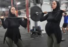 سيدة مصرية حامل في شهورها الأخيرة تمارس رياضة رفع الأثقال