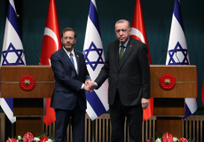 الرئيس التركي رجب طيب اردوغان مع الرئيس الاسرائيلي يتسحاق هرتسوغ
