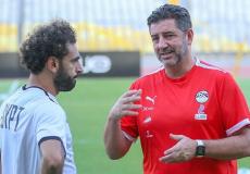 اللاعب المصري محمد صلاح مع مدرب المنتخب المصري فيتوريا