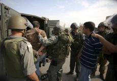 قوات الاحتلال تعقلت مواطنا فلسطينيا - ارشيف