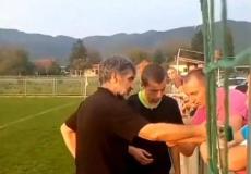 حكم يستعين بهاتف مشجع