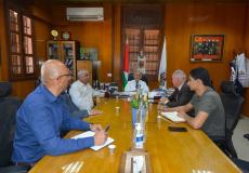 رئيس بلدية غزة يستقبل وفداً من الجبهة الشعبية ويبحث معه تعزيز التعاون