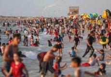 مواطنون يسبحون في بحر غزة - ارشيف