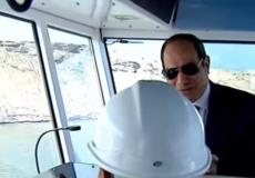 الرئيس السيسي يفاجئ أحد العمال بسؤال عن راتبه في مصنع الرمال السوداء