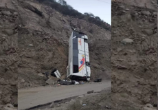 وفاة ثلاثة أشخاص وإصابة العشرات في حادث سير مروع في اليمن