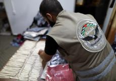 المكافحة بغزة تحبط محاولة تهريب مخدرات مخفية داخل شحنة ملابس