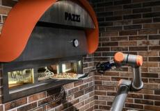 دون تدخل بشري.. روبوت جديد يصنع بيتزا بالكامل في خمس دقائق