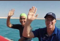 لأول مرة سعودية تقطع البحر الأحمر إلى مصر سباحة