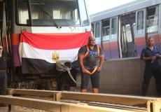 مصارع مصري خارق يسحب مترو الأنفاق بوزن 220 طنا