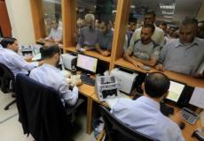 صرف رواتب الموظفين في غزة