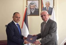 المالكي يتسلم نسخة من أوراق اعتماد السفير المصري