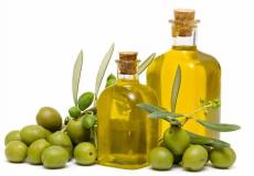 لا ينصح بتخزين زيت الزيتون بعبوات بلاستيكية .. اليك السبب