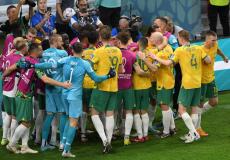 فرحة لاعبي استراليا بالتأهل لدور الـ16 في كأس العالم 2022