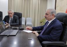 رئيس الوزراء خلال اجتماعه عبر تقنية الفيديو مع القنصل البريطاني العام بالقدس