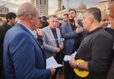 أحمد حلس عضو اللجنة المركزية لحركة فتح يتفقد مكان مهرجان ذكرى استشهاد ياسر عرفات بغزة