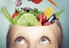 4 مواد غذائية تساعد في تحسين عمل دماغ الإنسان