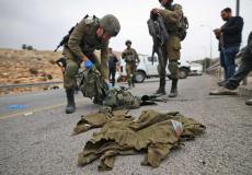 جنود الاحتلال الإسرائيلي في مكان تنفيذ عملية الدهس قرب رام الله