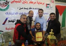 توزيع الجوائز في ختام بطولة القدس للسباحة لذوي الهمم في غزة 