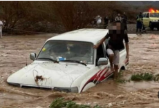 غرق مركبة سعودية في سيل شعيب