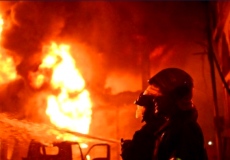 غزة - حريق هائل في مخازن مواد تموينية بشارع النصر