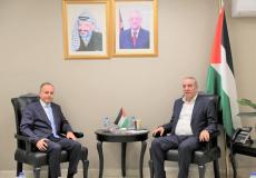 جانب من لقاء حسين الشيخ مع السفير المصري لدى فلسطين