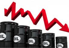 بعد ارتفاع الدولار.. أسعار النفط تنخفض بعد ارتفاعها أمس