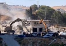 قوات الاحتلال أثناء هدم منزل فلسطيني