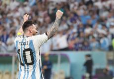 نجم الأرجنتين ليونيل ميسي يحتفل بالتاهل لنهائي كأس العالم 2022