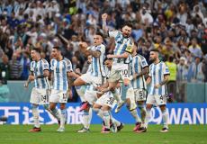 احتفالات المنتخب الأرجنتيني بعد الفوز على كرواتيا