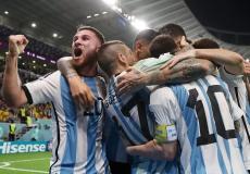 فرحة لاعبي الارجنتين بالفوز على هولندا في كأس العالم 2022