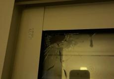 آثار إطلاق النار تجاه منزل في مستوطنة شاكيد