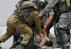 قوات الاحتلال تعتقل فلسطينيا